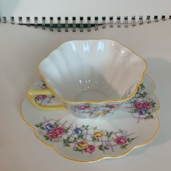 Vintage Shelley Tea Cup & Saucer Rose Trellis - Picture 10 of 11